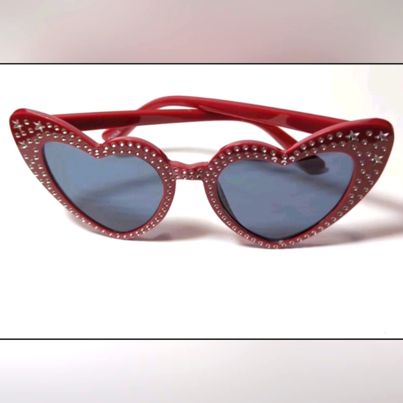 💗Heart Shape Sunglasses With Rhinestones Bling Bubbly Burgundy - Picture 2 of 15